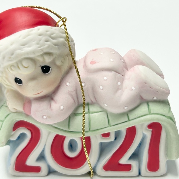 🌨️❄️🔴Precious Moments - Baby’s 1st Christmas (2021) Porcelain Ornament - Picture 3 of 17